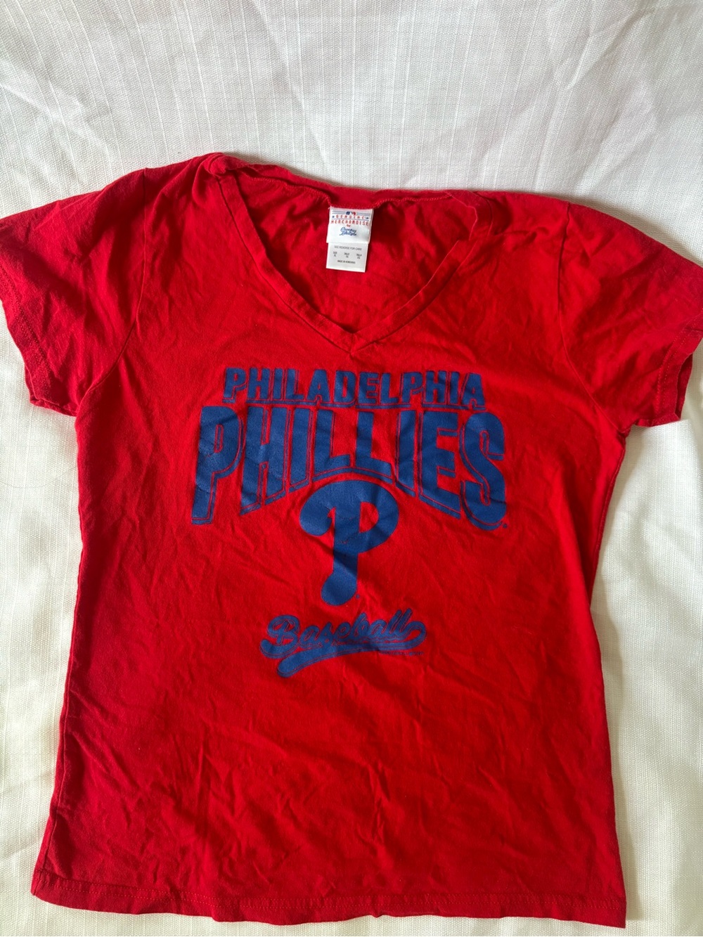 Philadelphia Phillies Red women’s v-Neck T-Shirt